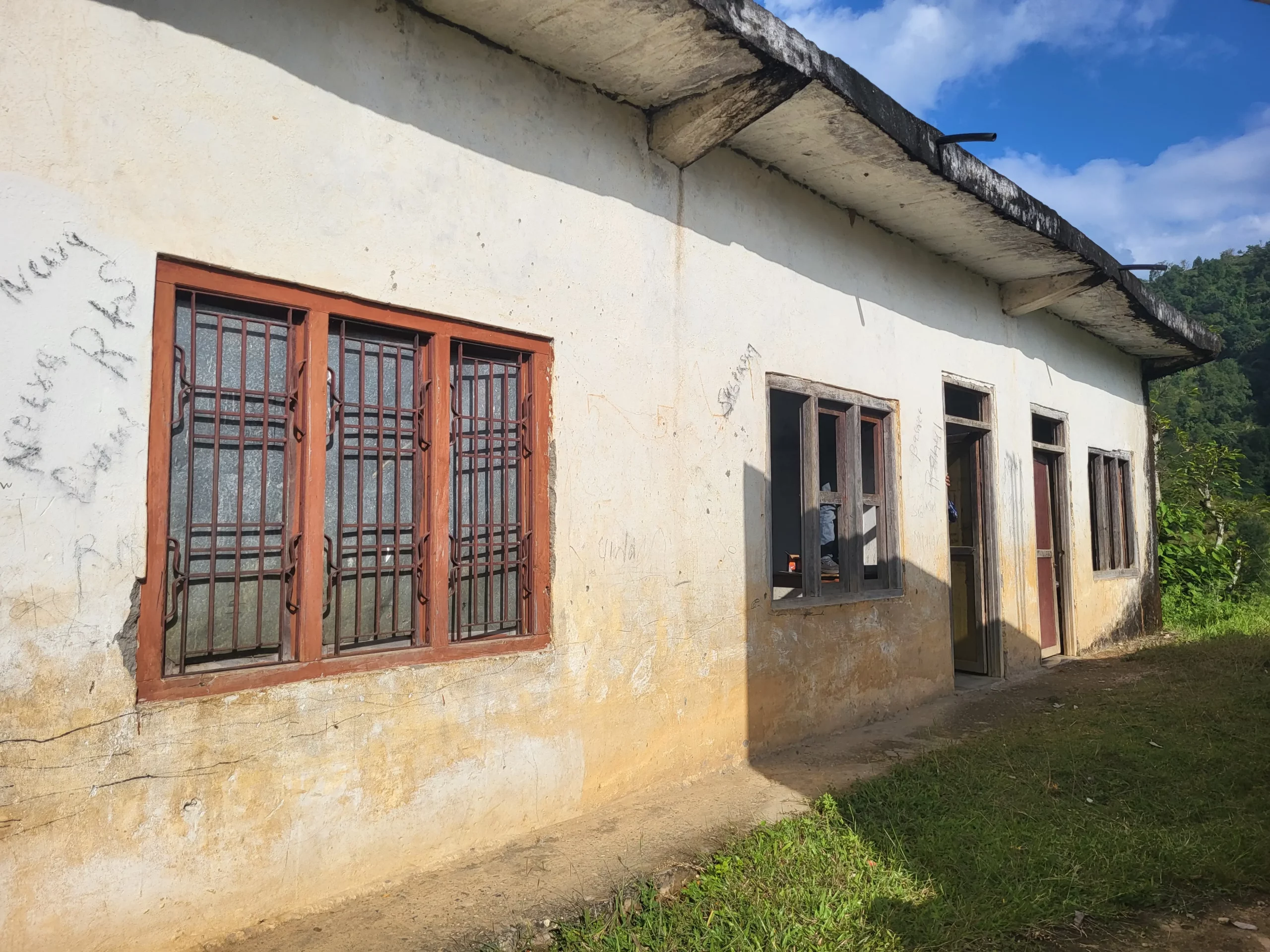 Bâtiment de classe de Saraswoti avant travaux.