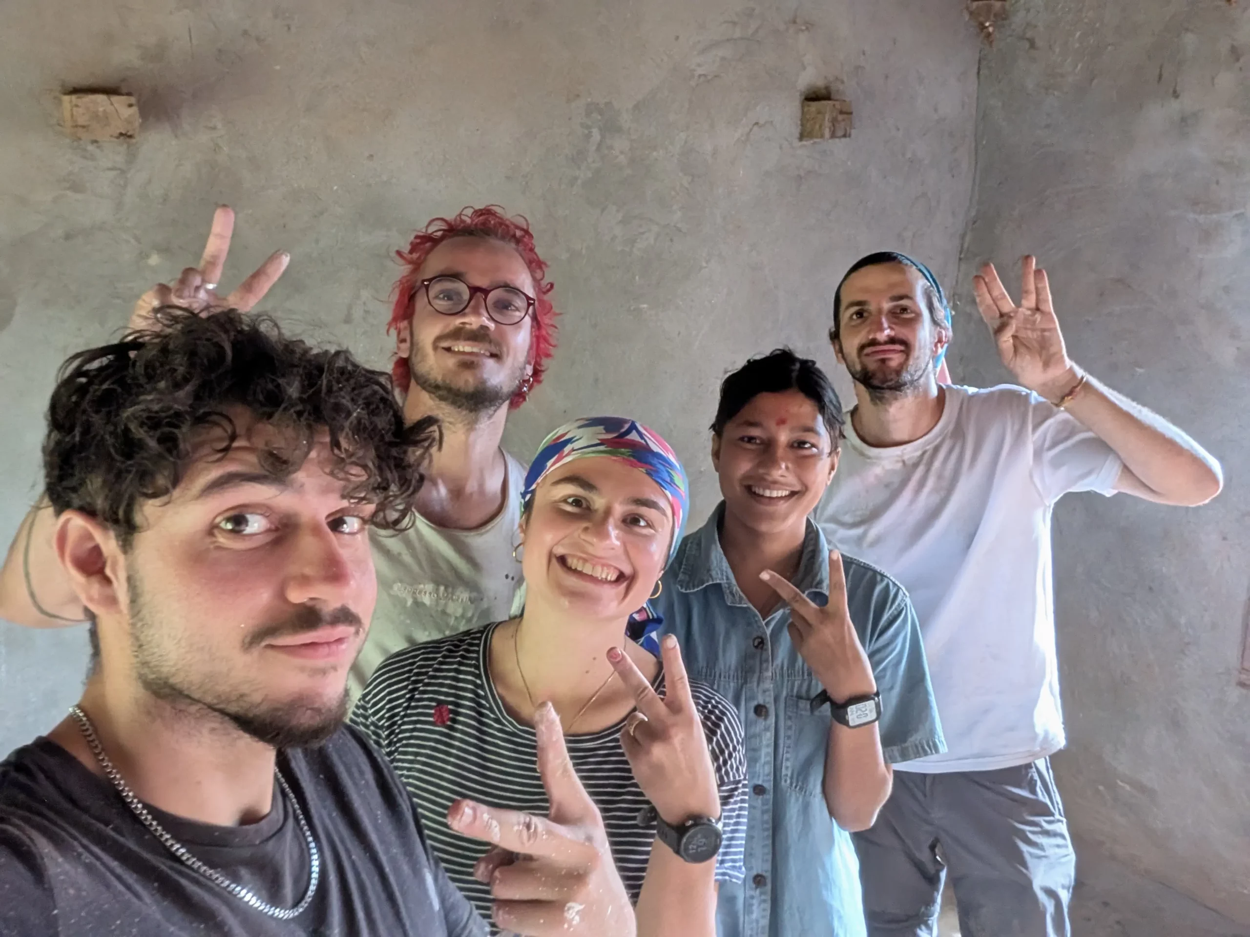 Hortense, Jules, Erwin, Thomas et une amie népalaise en selfie